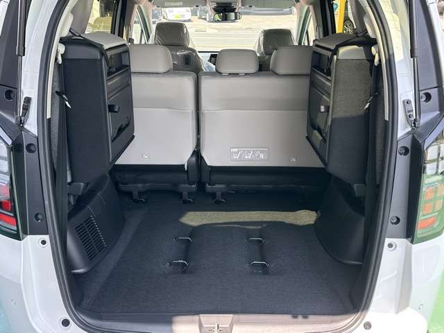 ホンダ フリード　ハイブリッド １．５ Ｅ：ＨＥＶ エアー ＥＸ R7年 (東海) 99