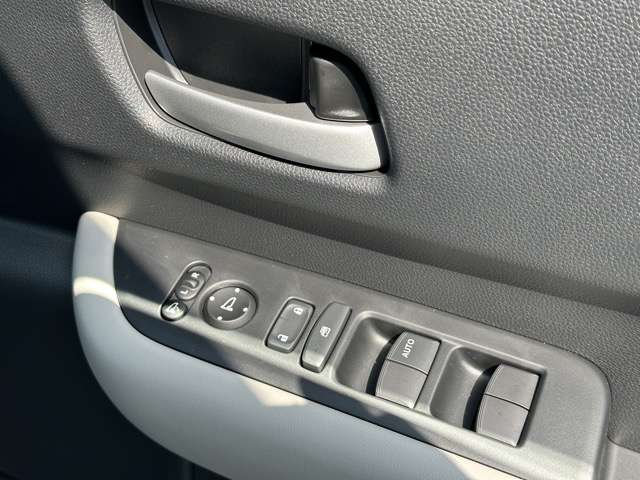 ホンダ フリード　ハイブリッド １．５ Ｅ：ＨＥＶ エアー ＥＸ R7年 (東海) 99