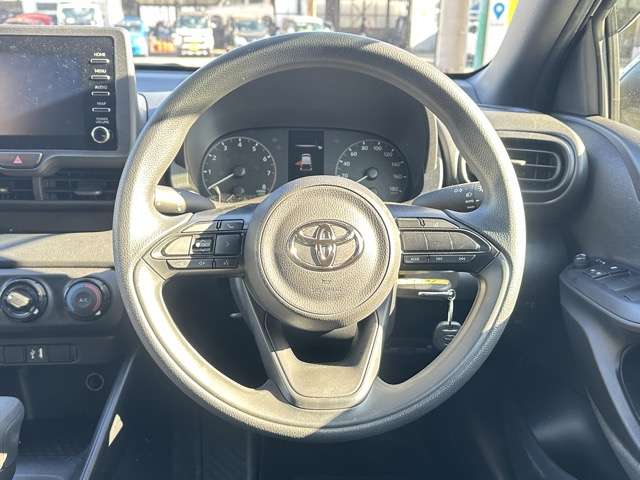 トヨタ ヤリス １．０ Ｘ R4年 (東海) 99