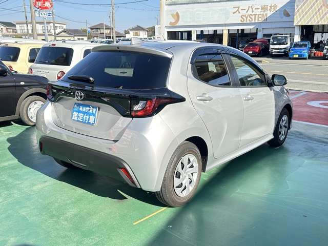 トヨタ ヤリス １．０ Ｘ R4年 (東海) 99