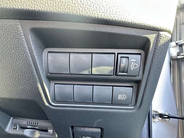 トヨタ ヤリス １．０ Ｘ R4年 (東海) 99