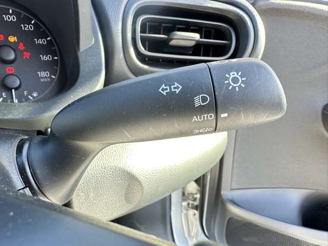 トヨタ ヤリス １．０ Ｘ R4年 (東海) 99