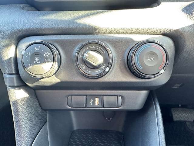 トヨタ ヤリス １．０ Ｘ R4年 (東海) 99