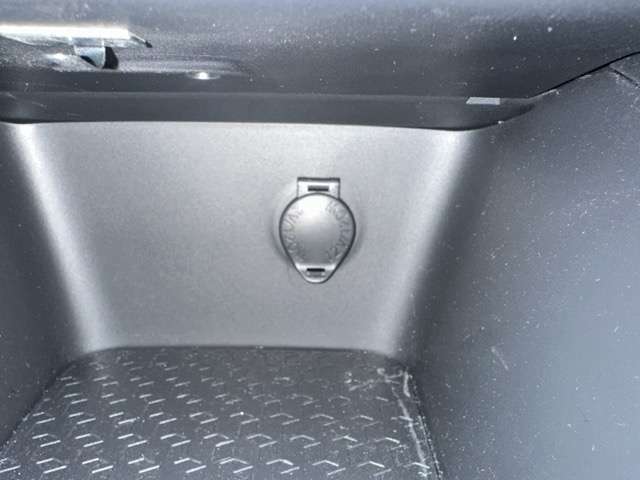 トヨタ ヤリス １．０ Ｘ R4年 (東海) 99