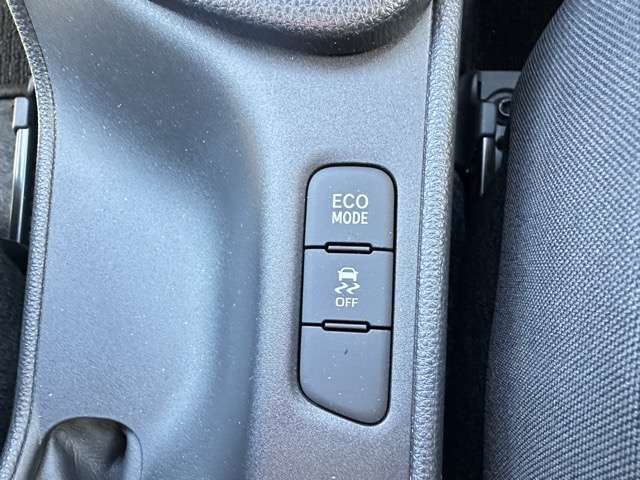 トヨタ ヤリス １．０ Ｘ R4年 (東海) 99