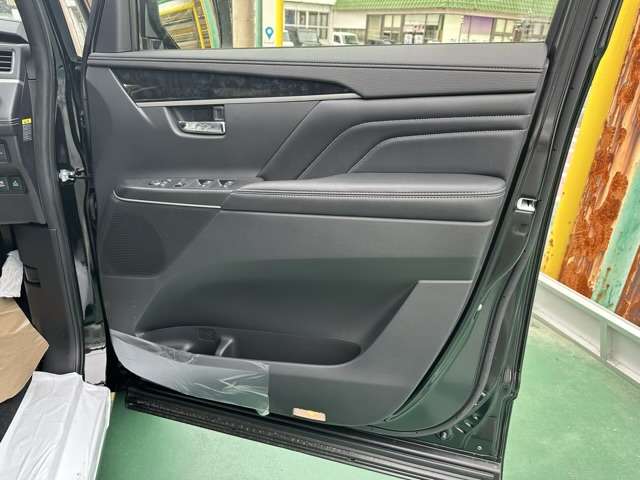 三菱 デリカ　Ｄ：５ ２．２ シャモニー 電動サイドステップ非装着車 ディーゼルターボ ４ＷＤ R6年 (東海) 99