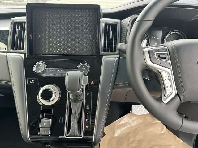 三菱 デリカ　Ｄ：５ ２．２ シャモニー 電動サイドステップ非装着車 ディーゼルターボ ４ＷＤ R6年 (東海) 99