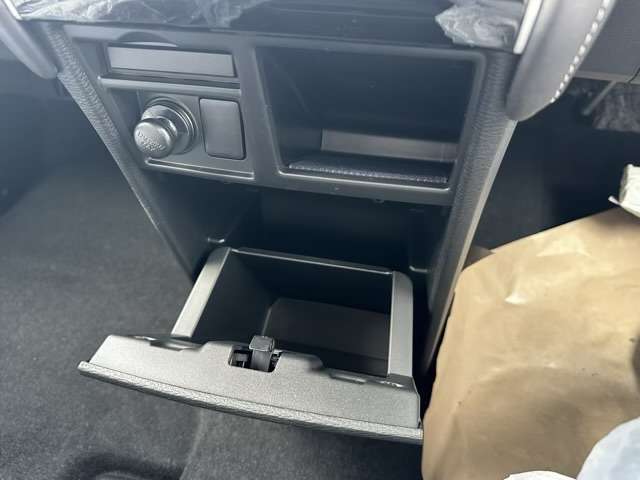 三菱 デリカ　Ｄ：５ ２．２ シャモニー 電動サイドステップ非装着車 ディーゼルターボ ４ＷＤ R6年 (東海) 99