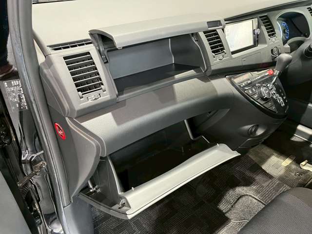 トヨタ アイシス １．８ プラタナ Ｖセレクション H26年 (近畿) 99