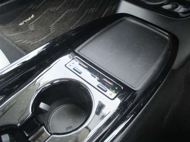 トヨタ プリウス １．８ Ａ プレミアム ツーリングセレクション R2年 (中国) 99