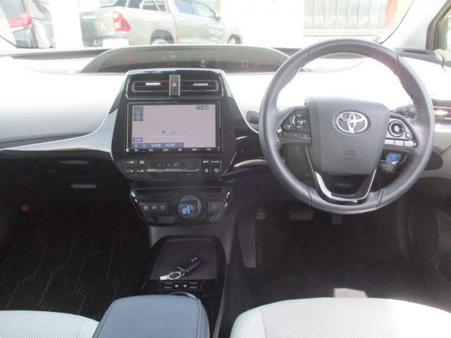 トヨタ プリウス １．８ Ａ プレミアム ツーリングセレクション R2年 (中国) 99
