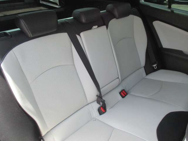 トヨタ プリウス １．８ Ａ プレミアム ツーリングセレクション R2年 (中国) 99