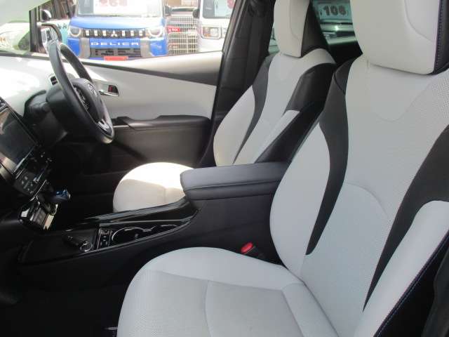 トヨタ プリウス １．８ Ａ プレミアム ツーリングセレクション R2年 (中国) 99