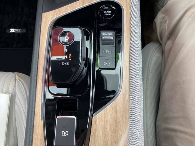 日産 ノートオーラ １．２ Ｇ レザーエディション R4年 (東北) 99