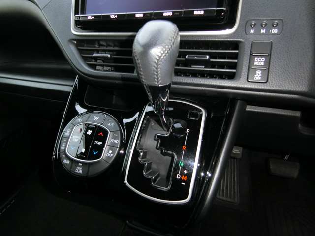 トヨタ ノア ２．０ ＳＩ H29年 (中国) 99