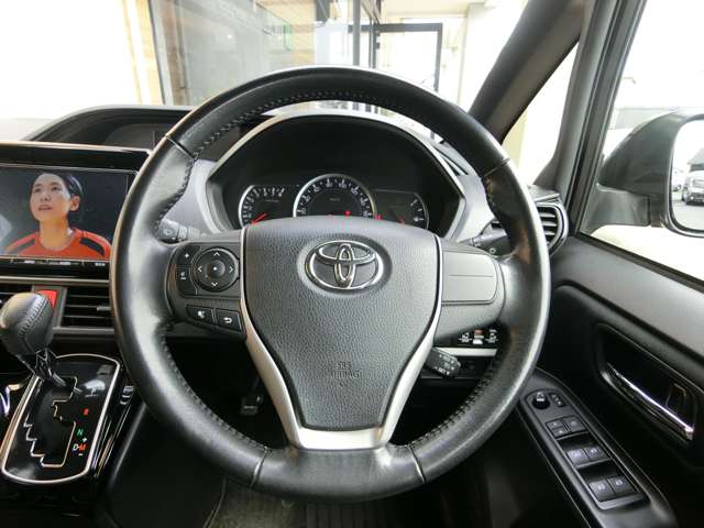 トヨタ ノア ２．０ ＳＩ H29年 (中国) 99