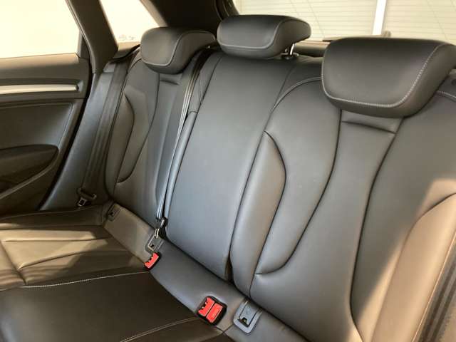 アウディ Ｓ３　スポーツバック ２．０ ４ＷＤ H29年 (東北) 99