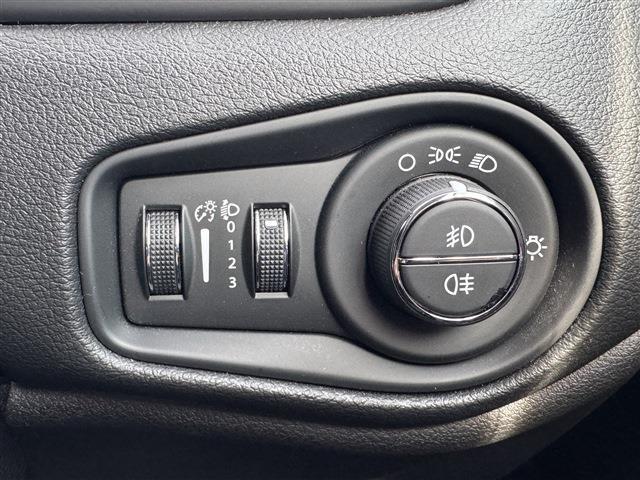 ジープ レネゲード ロンジチュード R3年 (東北) 99