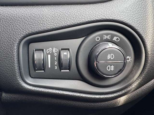 ジープ レネゲード ロンジチュード R3年 (東北) 99