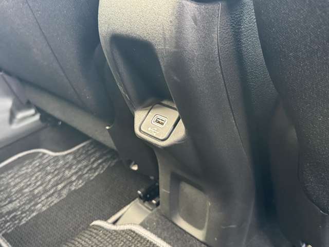 ジープ レネゲード ロンジチュード R3年 (東北) 99