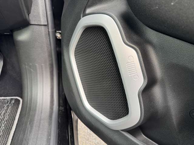 ジープ レネゲード ロンジチュード R3年 (東北) 99