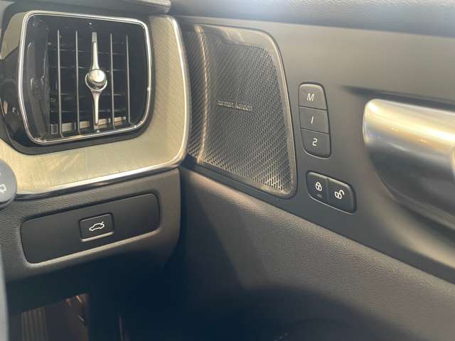 ボルボ ＸＣ６０ ウルトラ Ｂ５ ＡＷＤ ４ＷＤ R7年 (東北) 99