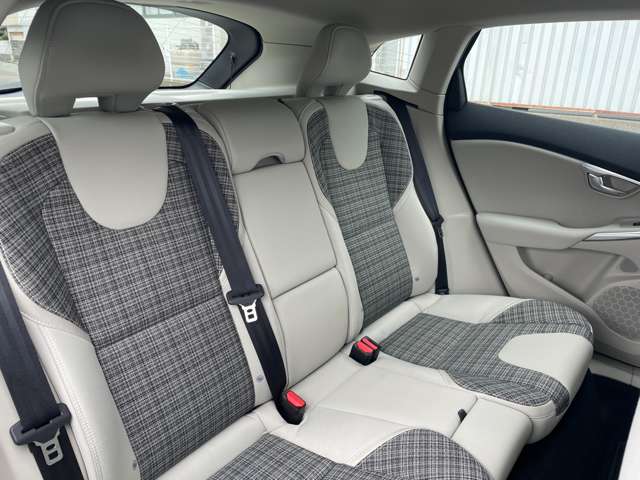 ボルボ Ｖ４０ Ｔ３　モメンタム H30年 (東北) 99