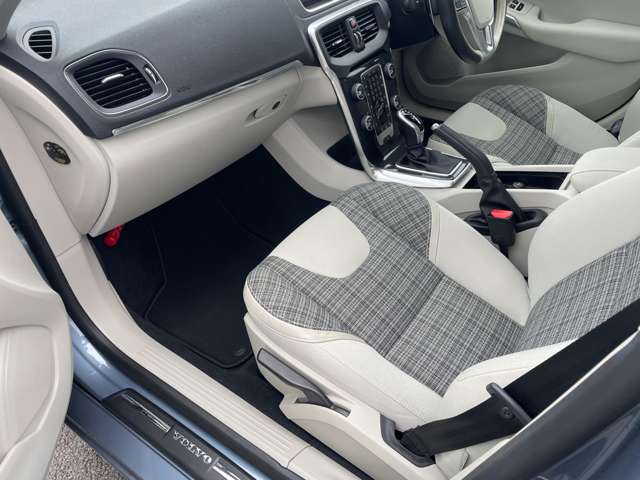 ボルボ Ｖ４０ Ｔ３　モメンタム H30年 (東北) 99