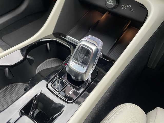 ボルボ ＸＣ４０ ウルトラ Ｂ４ ＡＷＤ ４ＷＤ R7年 (東北) 99