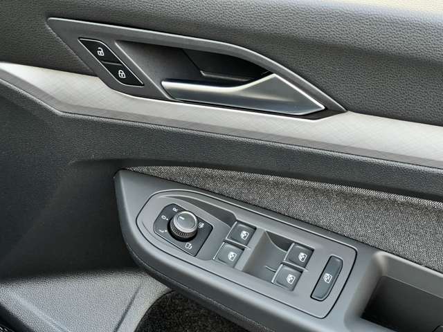 フォルクスワーゲン ゴルフ ｅＴＳＩ　アクティブ　プラチナム　エディション R5年 (近畿) 99