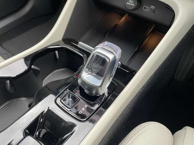 ボルボ ＸＣ４０ ウルトラ Ｂ４ ＡＷＤ ４ＷＤ R6年 (東北) 99