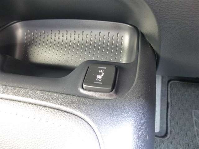 トヨタ カローラ　ツーリング　ハイブリッド １．８ ハイブリッド ＷＸＢ R6年 (東北) 99