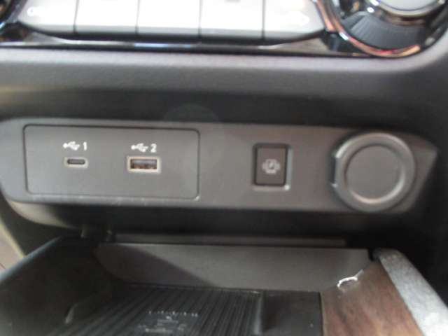 日産 ノートオーラ １．２ Ｇ レザーエディション R5年 (九州・沖縄) 99