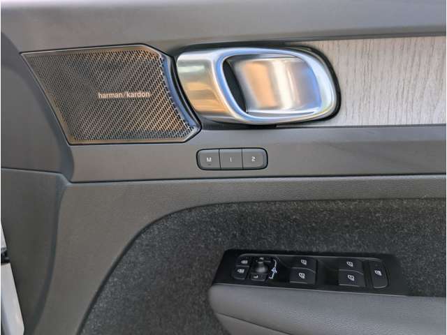 ボルボ ＸＣ４０ Ｂ４ ＡＷＤ インスクリプション ４ＷＤ R3年 (東北) 99