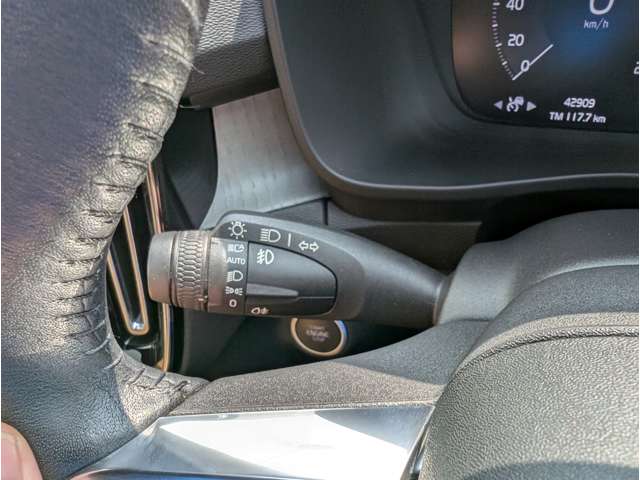 ボルボ ＸＣ４０ Ｂ４ ＡＷＤ インスクリプション ４ＷＤ R3年 (東北) 99