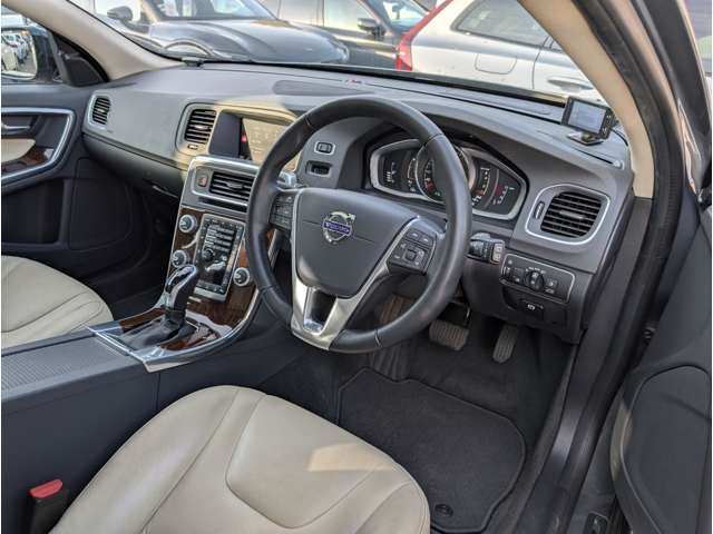 ボルボ Ｖ６０クロスカントリー Ｔ５ ＡＷＤ クラシック ４ＷＤ H30年 (東北) 99