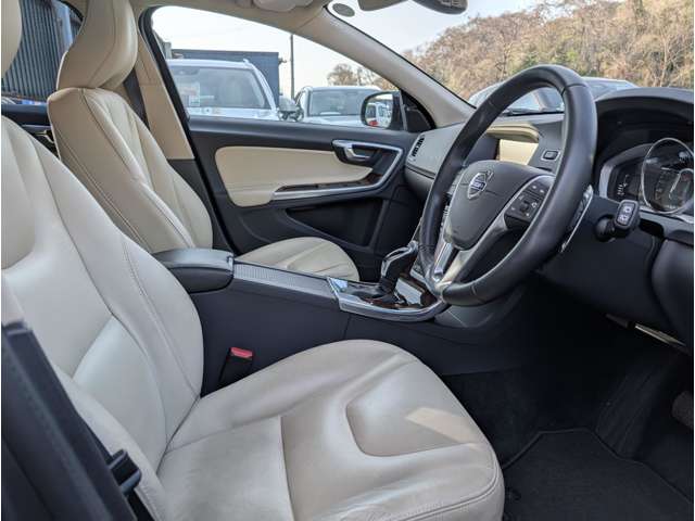 ボルボ Ｖ６０クロスカントリー Ｔ５ ＡＷＤ クラシック ４ＷＤ H30年 (東北) 99