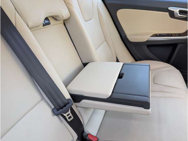 ボルボ Ｖ６０クロスカントリー Ｔ５ ＡＷＤ クラシック ４ＷＤ H30年 (東北) 99