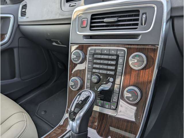 ボルボ Ｖ６０クロスカントリー Ｔ５ ＡＷＤ クラシック ４ＷＤ H30年 (東北) 99