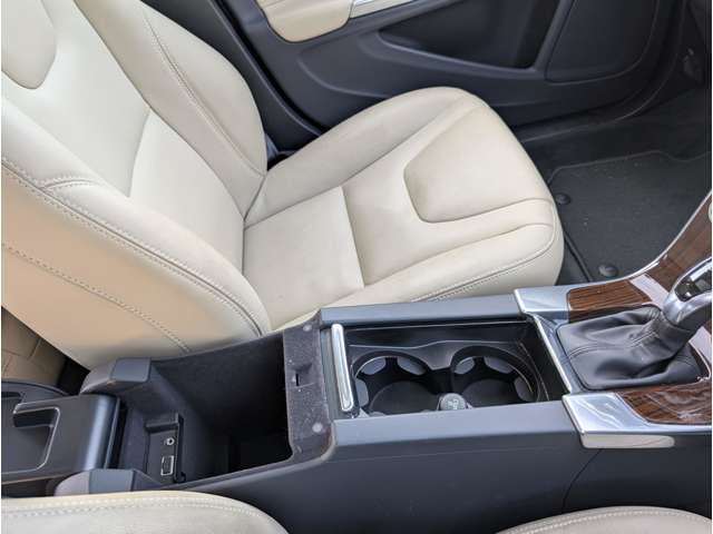 ボルボ Ｖ６０クロスカントリー Ｔ５ ＡＷＤ クラシック ４ＷＤ H30年 (東北) 99