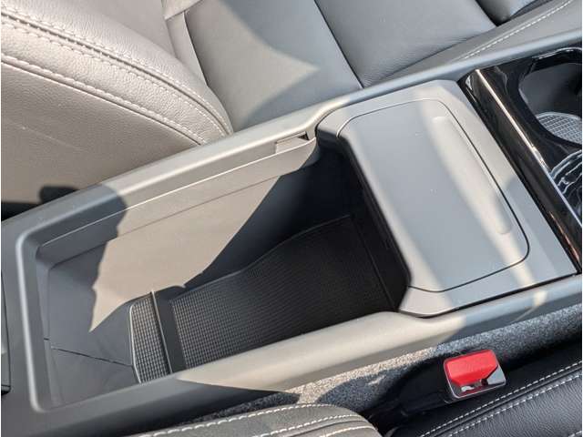 ボルボ ＸＣ４０ ウルトラ Ｂ４ ＡＷＤ ４ＷＤ R6年 (東北) 99