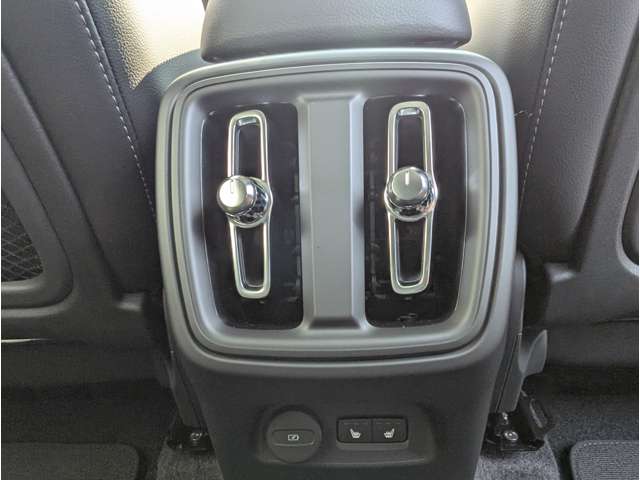 ボルボ ＸＣ４０ ウルトラ Ｂ４ ＡＷＤ ４ＷＤ R6年 (東北) 99