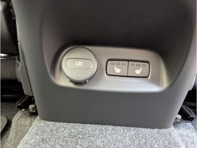 ボルボ ＸＣ４０ ウルトラ Ｂ４ ＡＷＤ ４ＷＤ R6年 (東北) 99