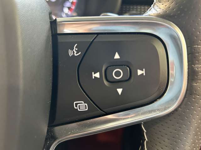 ボルボ ＸＣ４０ Ｔ５ ＡＷＤ Ｒデザイン ４ＷＤ H30年 (東北) 99