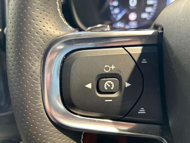 ボルボ ＸＣ４０ Ｔ５ ＡＷＤ Ｒデザイン ４ＷＤ H30年 (東北) 99