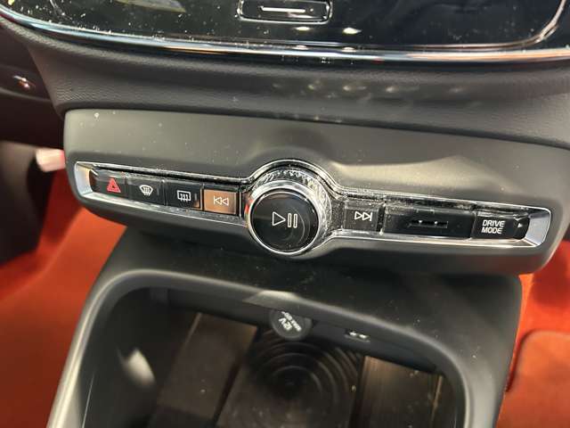 ボルボ ＸＣ４０ Ｔ５ ＡＷＤ Ｒデザイン ４ＷＤ H30年 (東北) 99