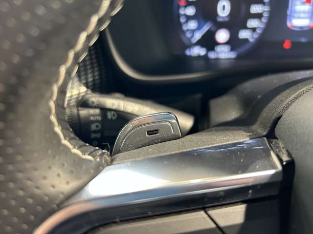 ボルボ ＸＣ４０ Ｔ５ ＡＷＤ Ｒデザイン ４ＷＤ H30年 (東北) 99