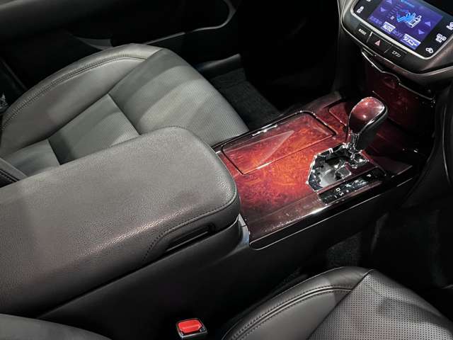 トヨタ クラウンマジェスタ　ハイブリッド ３．５ Ｆバージョン H29年 (関東) 99