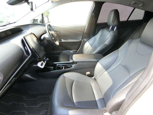 トヨタ プリウスＰＨＶ １．８ Ａ プレミアム H29年 (中国) 99