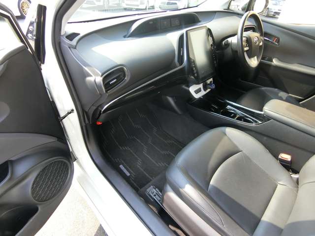 トヨタ プリウスＰＨＶ １．８ Ａ プレミアム H29年 (中国) 99